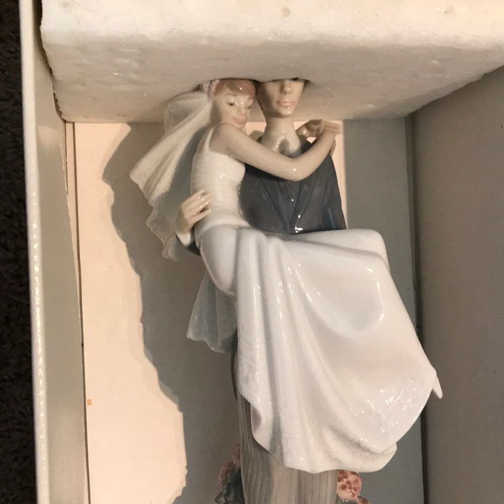 Lladro - Over the Threshold